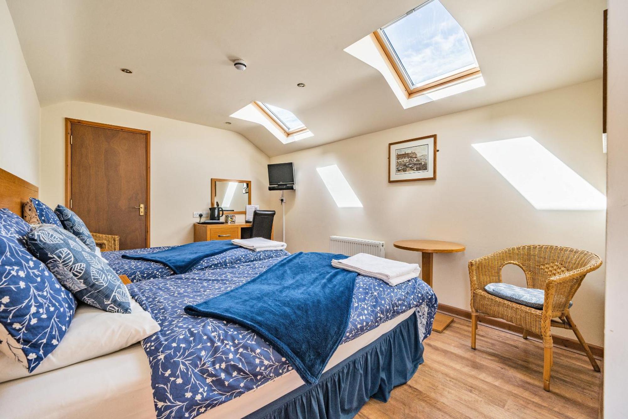 Hotel The Golden Fleece Chard Pokoj fotografie