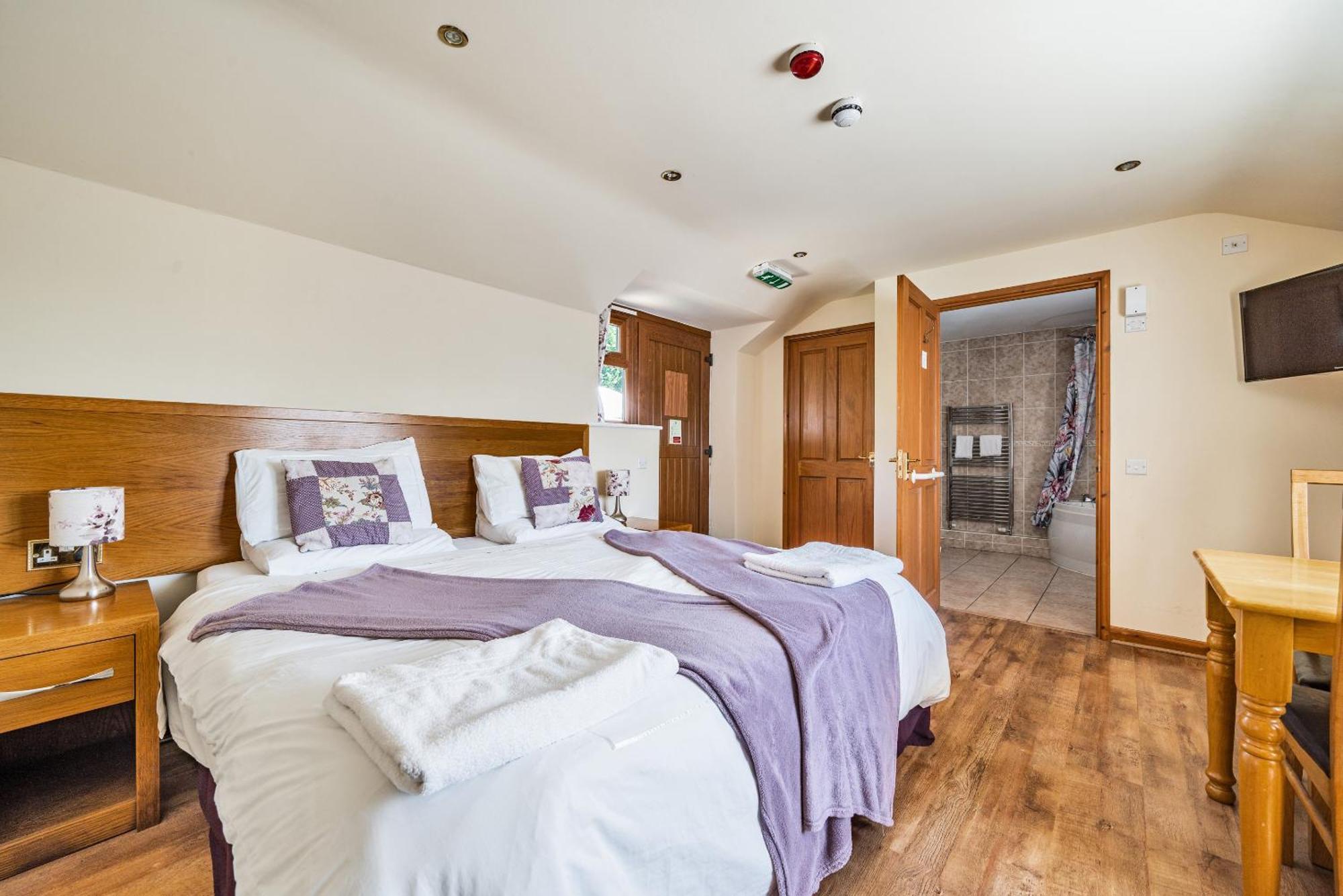 Hotel The Golden Fleece Chard Pokoj fotografie