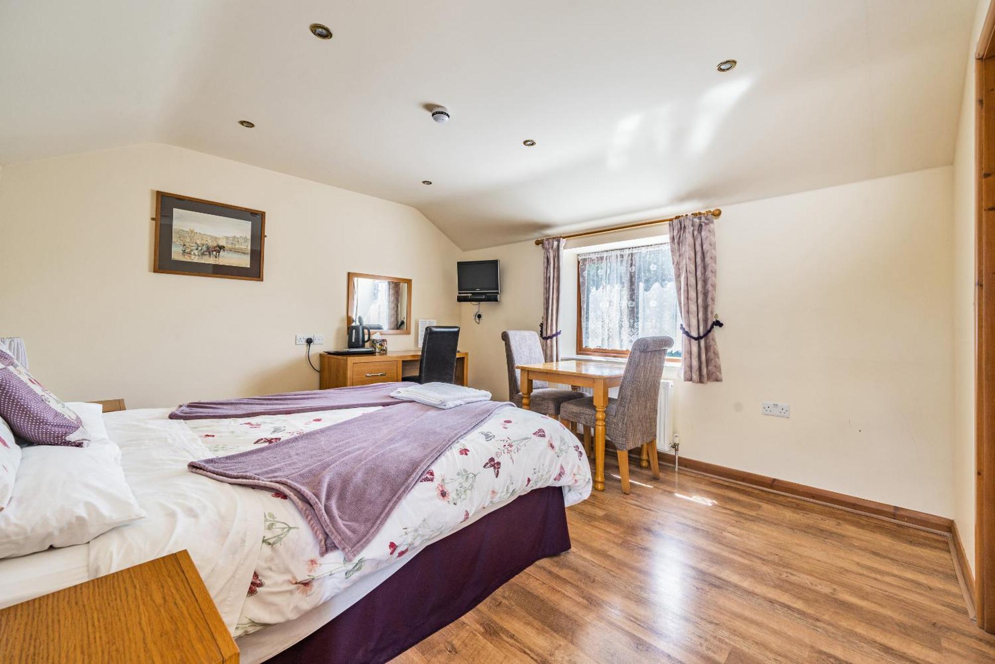 Hotel The Golden Fleece Chard Pokoj fotografie