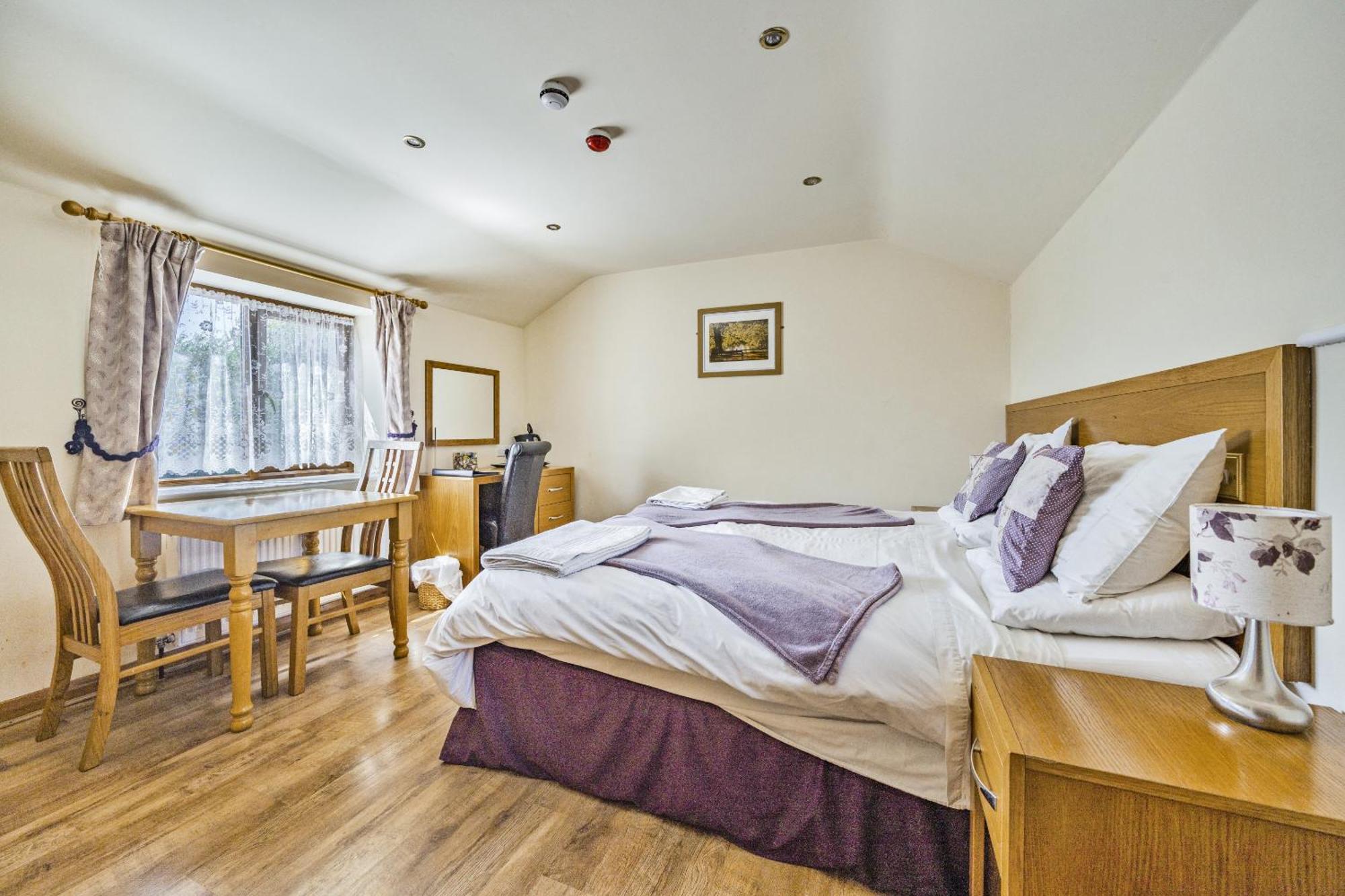 Hotel The Golden Fleece Chard Pokoj fotografie