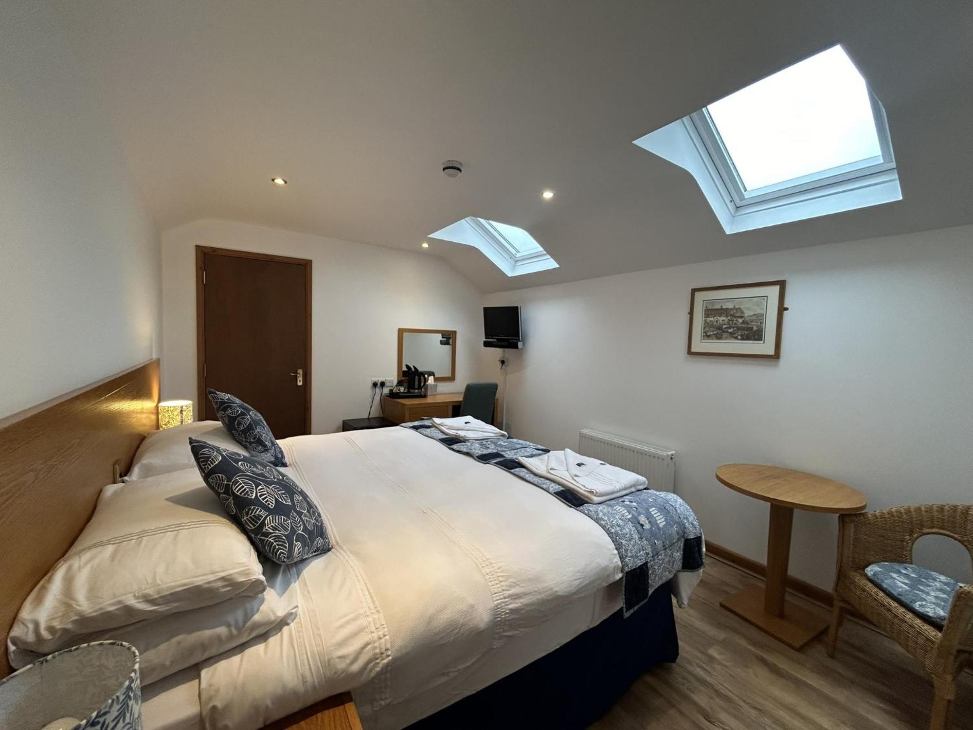 Hotel The Golden Fleece Chard Exteriér fotografie